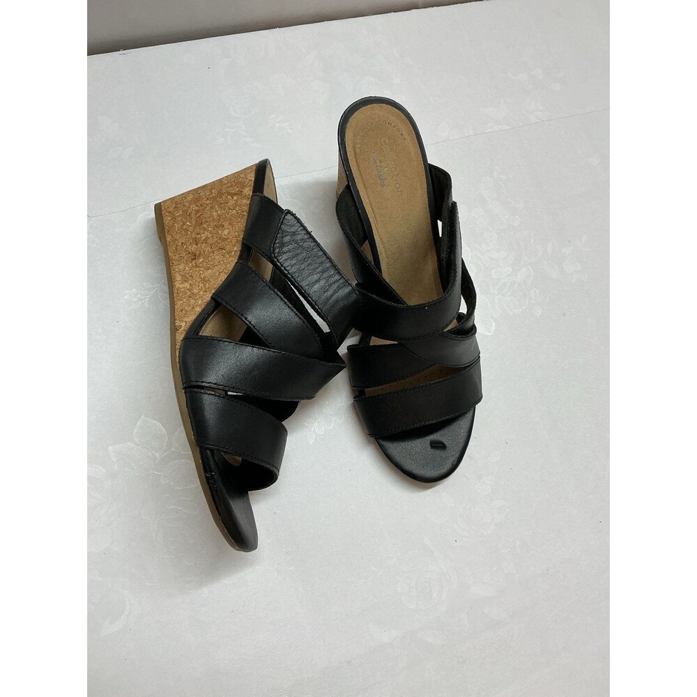 Clarks sandals size 9